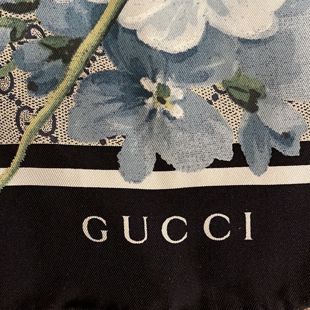 Gucci ((VINTAGE)) Silk Scarf 🤍